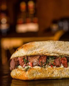 porthos-steakhouse-pub-santa-marta-sandwich