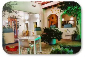 rotulo-oval-restaurante-the-kitchen-food-and-gintonic-santa-marta-1000x666